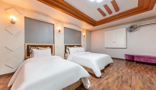 Room (Twin Room A)