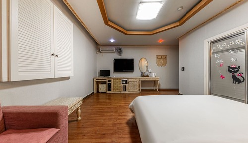 Room (Twin Room B)