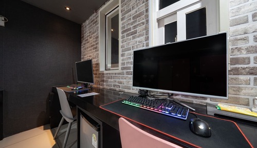 Room (Deluxe - Couple PC high specs (Netfli)