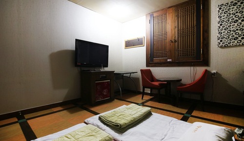 Room (Ondol Room)