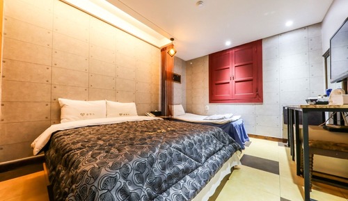 Room (Twin)