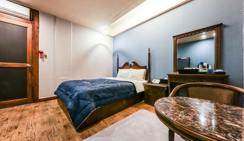 Room (Discount event for 1 person (Random b)