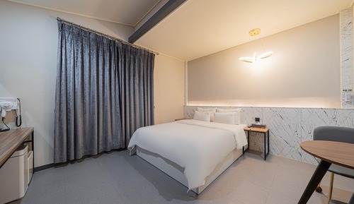 Room (Deluxe OTT only (breakfast 65-inch sm)