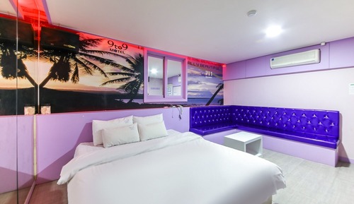 Room (Deluxe room (Netflix viewing - person)