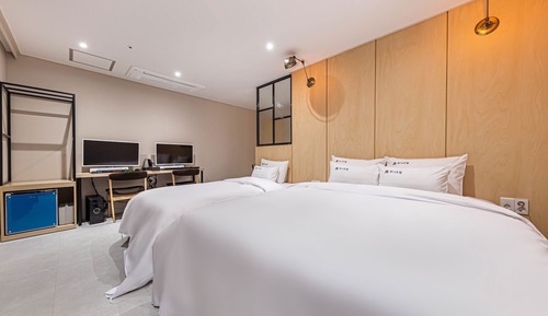 Room (Premium B - Couple PC + twin bed/king)