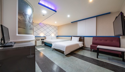 Room (Twin bed (circular whirlpool free Net)