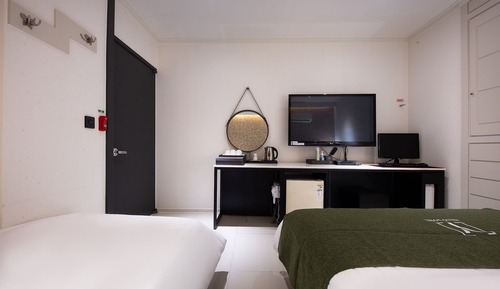 Room (Deluxe Twin)