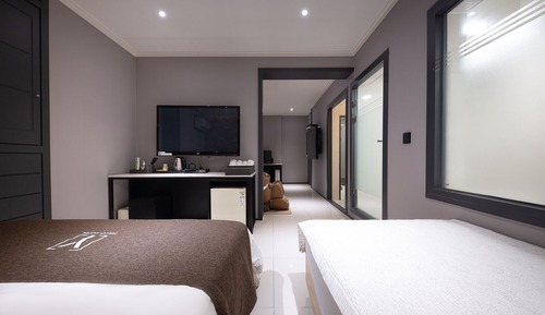 Room (Royal Sweet)