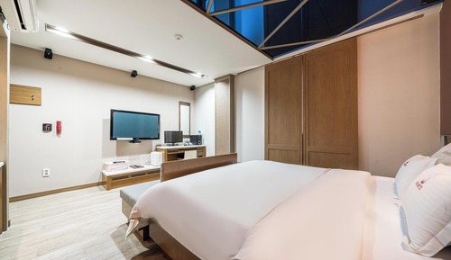 Room (Special Room B (Netflix/Spa Bathtub))
