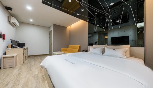 Room (Special Room A (Netflix/Spa Bathtub/2)