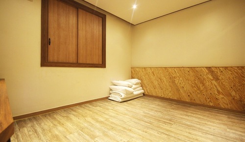 Room (Annex Ondol Room (Netflix EV Charger )
