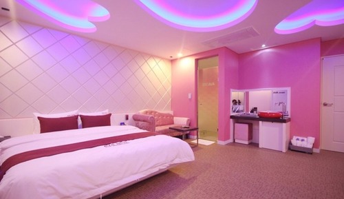 Room (Day lodging - up to 10 hours of use i)
