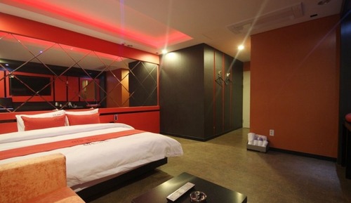 Room (Day lodging - Semi-private room for u)