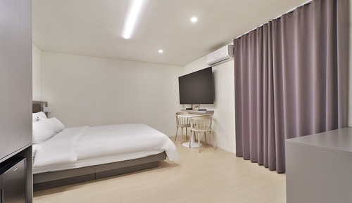Premier Double Room - Samsung Air Dresser, Samsung 70" Smart TV Included