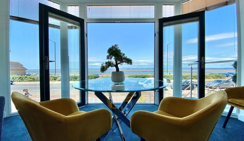 Apartamento de lujo, 2 habitaciones, vistas al mar