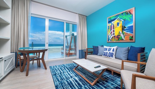 Estudio, frente al mar (Paradise Swim-Up)