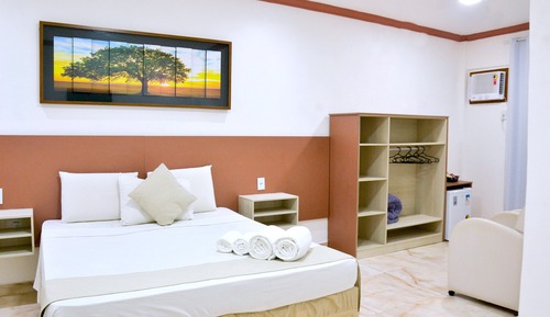 Habitación básica con 2 camas individuales
