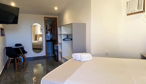 Habitación básica con 2 camas individuales, vistas al mar