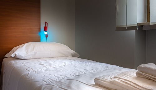 Habitación Confort con 1 cama doble o 2 individuales, frigorífico