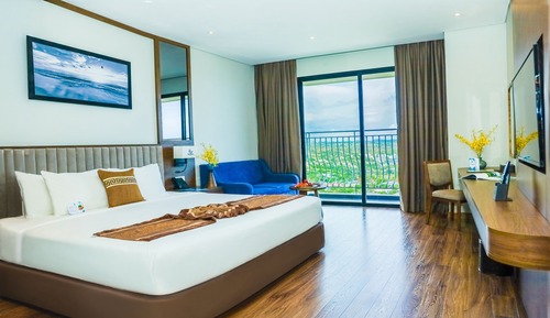 Deluxe Double Partial Seaview with Balcony