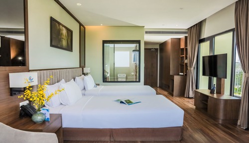 Premier Twin Seaview with Balcony