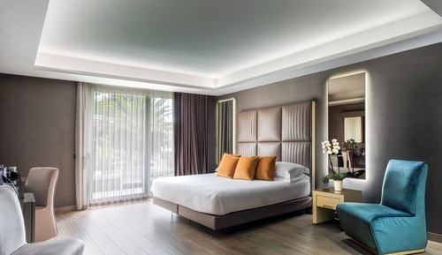 Habitación Deluxe con 1 cama doble o 2 individuales, vistas parciales al mar