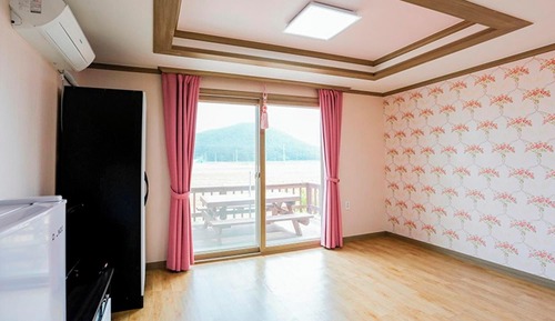 Room (Cosmos)