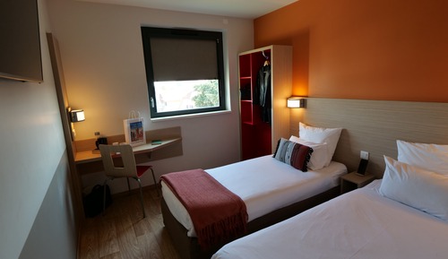 Habitación clásica con 2 camas individuales