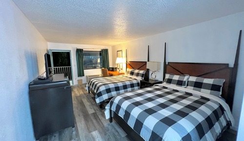 Habitación básica doble, 2 camas de matrimonio