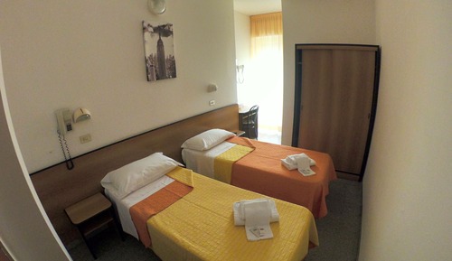 Habitación con 2 camas individuales