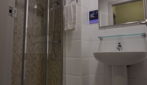 Habitación estándar con 1 cama doble o 2 individuales