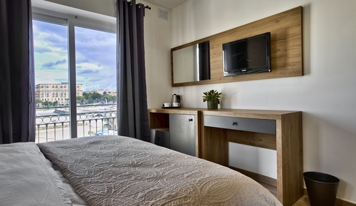 Habitación superior con 1 cama doble o 2 individuales