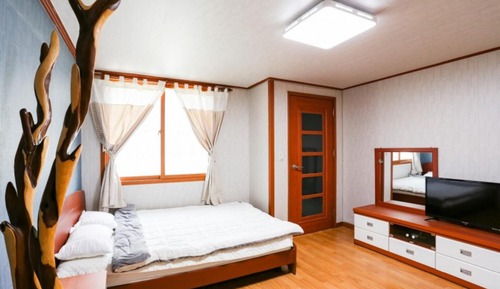 Room (Pearl)