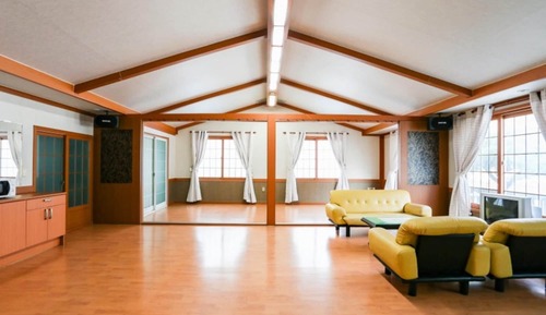 Room (Annex)