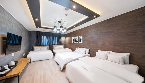 Room (Group Room 401(8 people))