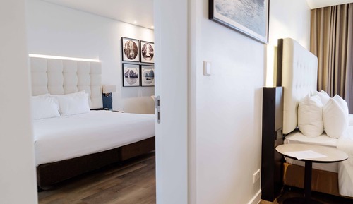 Habitación (1 King Bed and 2 Single Beds)