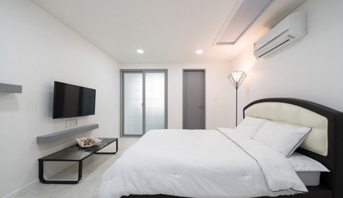 Room (bed room 2)