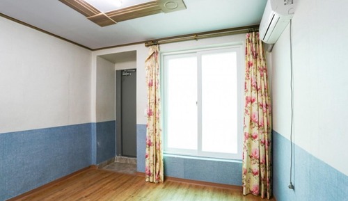 Room (Oak Room 202)
