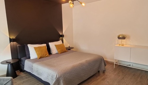 Deluxe Studio Suite