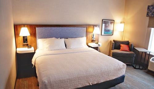 Habitación, 1 cama de matrimonio grande, frigorífico y microondas