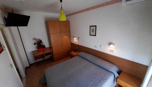 Habitación estándar con 1 cama doble o 2 individuales