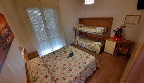 Habitación cuádruple estándar