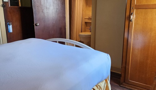 Single Room, 1 Double Bed