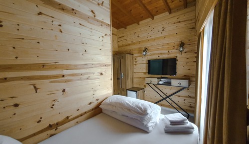 Habitación estándar doble, 1 cama de matrimonio, no fumadores, vistas a la montaña