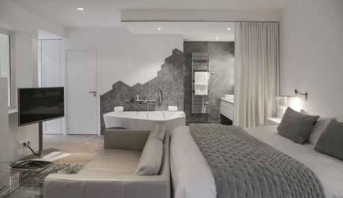 Suite, 1 cama de matrimonio grande, bañera de hidromasaje, vistas a la ciudad