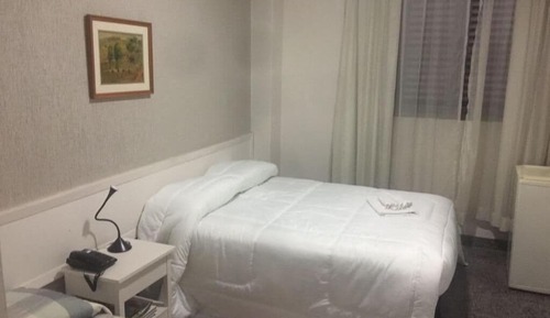 Habitación básica con 1 cama doble o 2 individuales