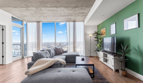 Ático de diseño, 2 habitaciones, balcón, vistas al lago
