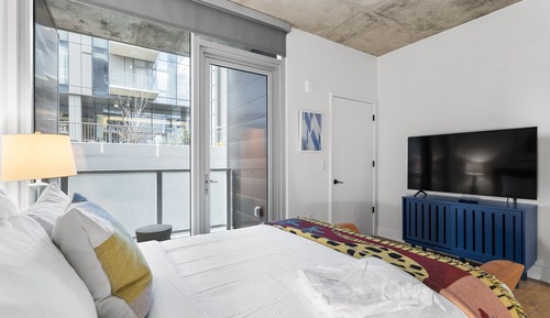 Ático ejecutivo, 2 habitaciones, balcón, vistas al lago