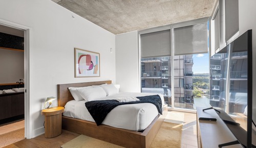 Ático superior, 2 habitaciones, balcón, vistas al lago