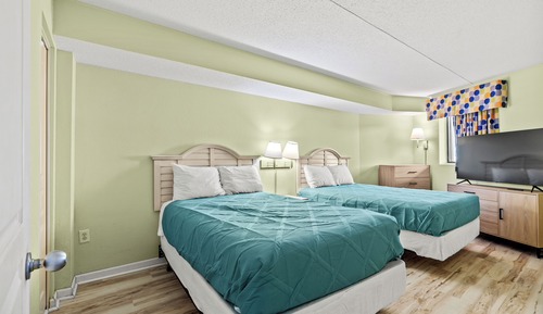 Classic Condo, 3 Bedrooms (1518)